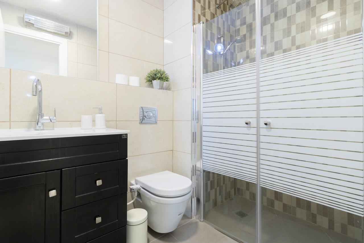 Luxury One-Bedroom Apartment/Parking In City Center Jerusalem Exterior photo