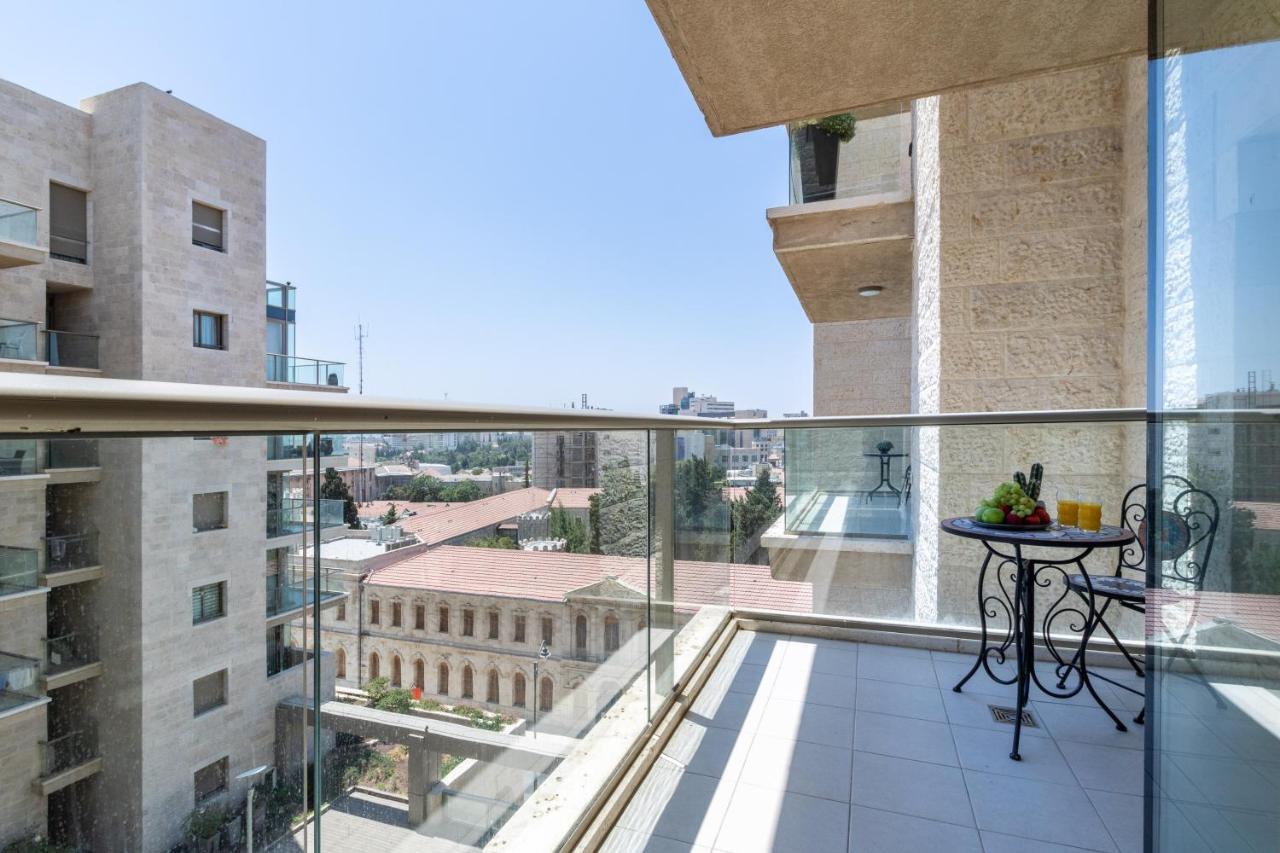 Luxury One-Bedroom Apartment/Parking In City Center Jerusalem Exterior photo